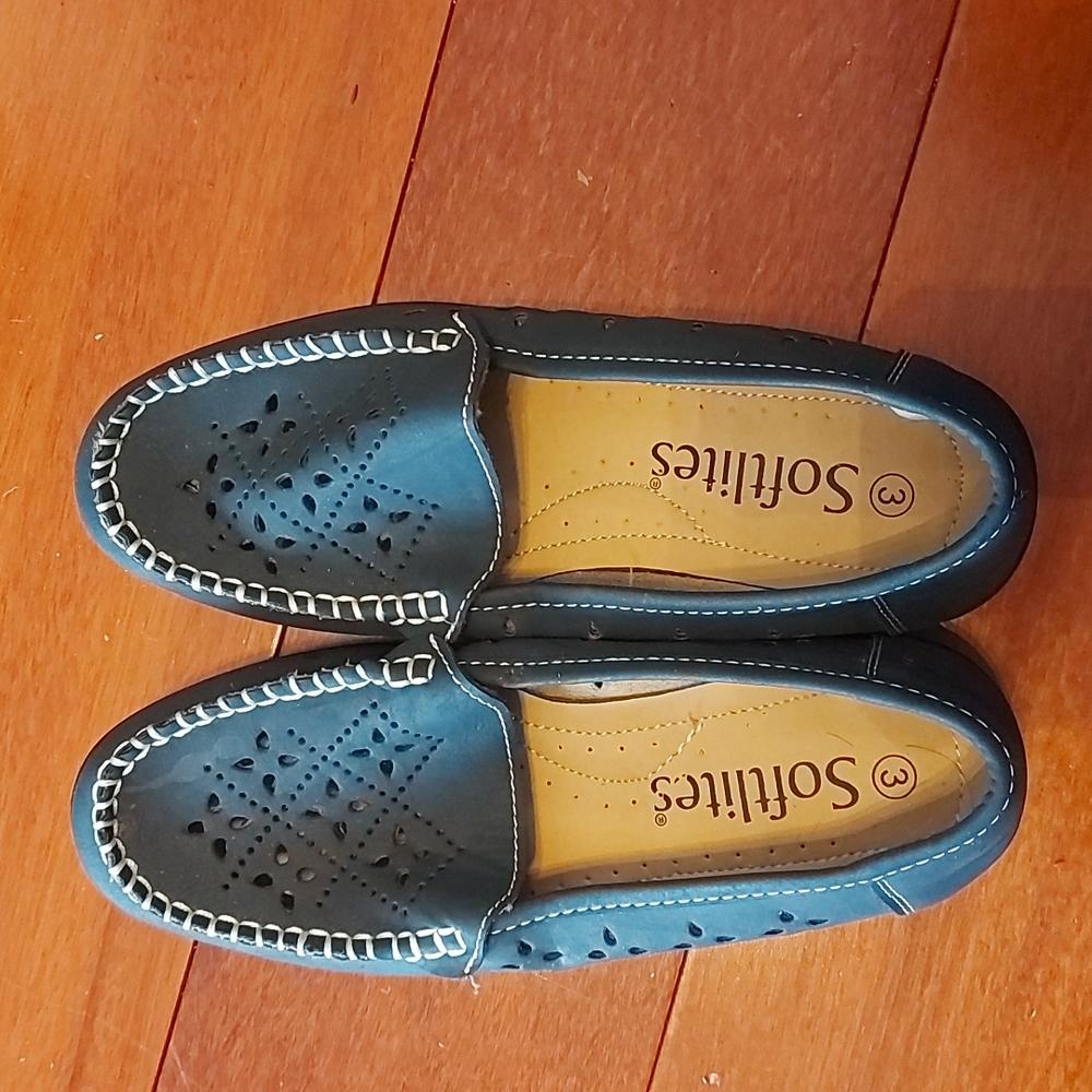 Womens leather flats. Softlites size 3 UK